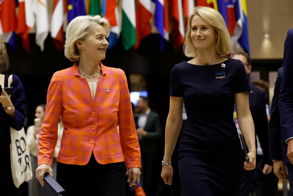 EU-kommisjonens president Ursula von der Leyen (t.v.) og Estlands statsminister Kaja Kallas, som blir EUs nye utenrikssjef, på vei til en pressekonferanse i Brussel natt til fredag EU-kommisjonens president Ursula von der Leyen og Estlands statsminister Kaja Kallas, som etter alt å dømme blir EUs nye utenrikssjef, på vei til en pressekonferanse i Brussel natt til fredag. Foto: Geert Vanden Wijngaert / AP / NTB