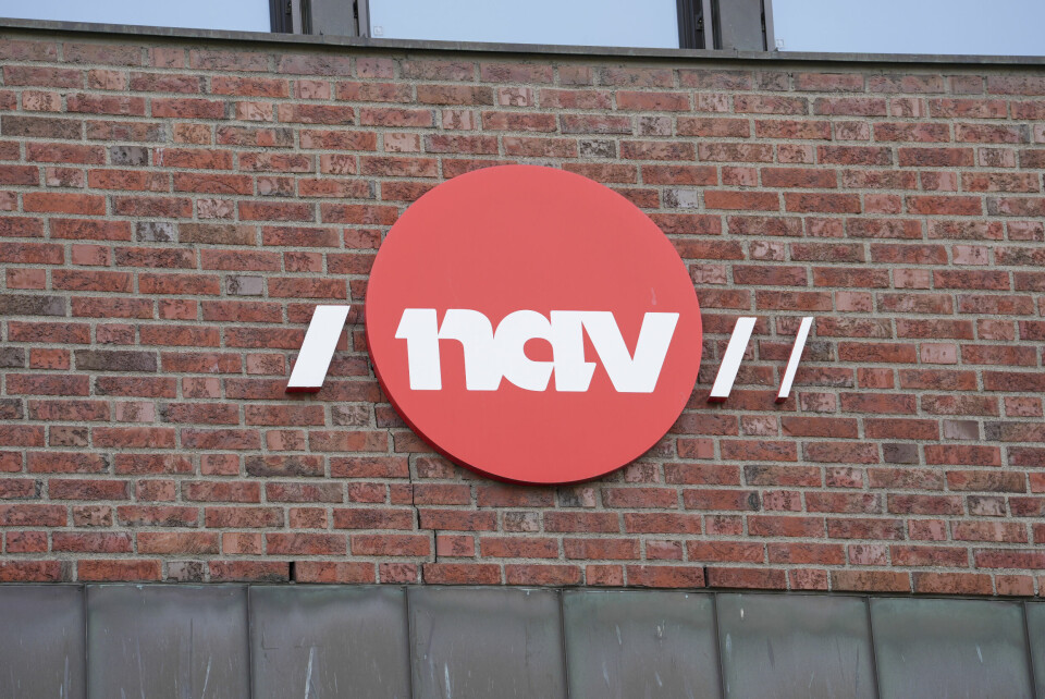 2 prosent av arbeidsstyrken ble regnet som helt arbeidsledige ved utgangen av april. Bildet viser logoen til Nav. Foto: Lise Åserud / NTB