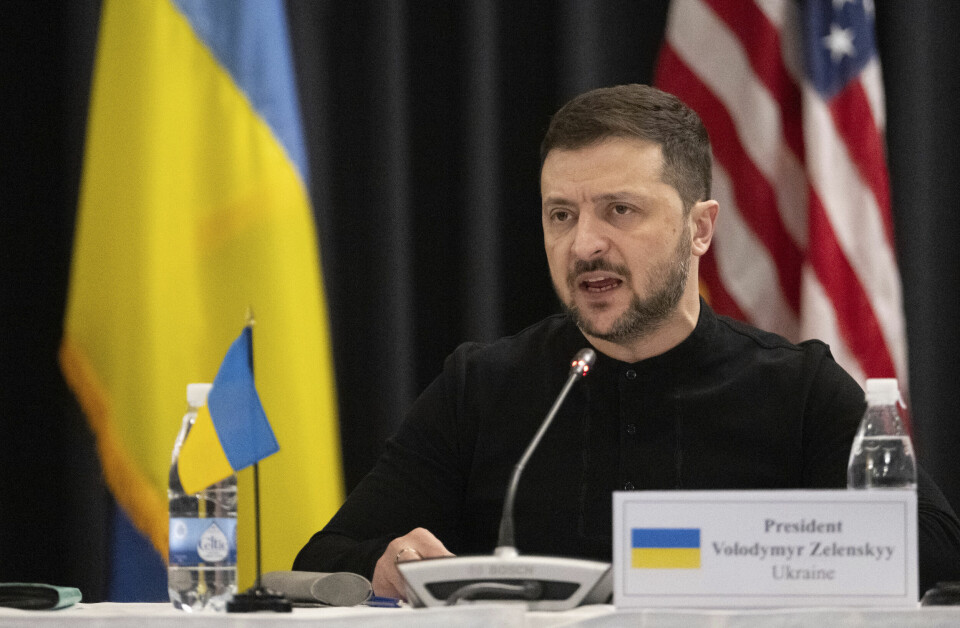 Tidligere torsdag deltok Ukrainas president Volodymyr Zelenskyj på et møte i Ramstein-gruppen i Tyskland. Deretter dro han til Roma for å møte Italias statsminister og president. Tidligere torsdag deltok Ukrainas president Volodymyr Zelenskyj på et møte i Ramstein-gruppen i Tyskland. Deretter dro han til Roma for å møte Italias statsminister og president. Foto: Marijan Murat / DPA / AP / NTB